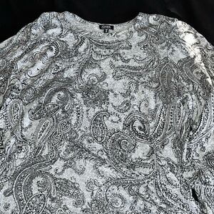 Jones New York long length sleeve women’s sweater.  SZ 2X grey, black & silver